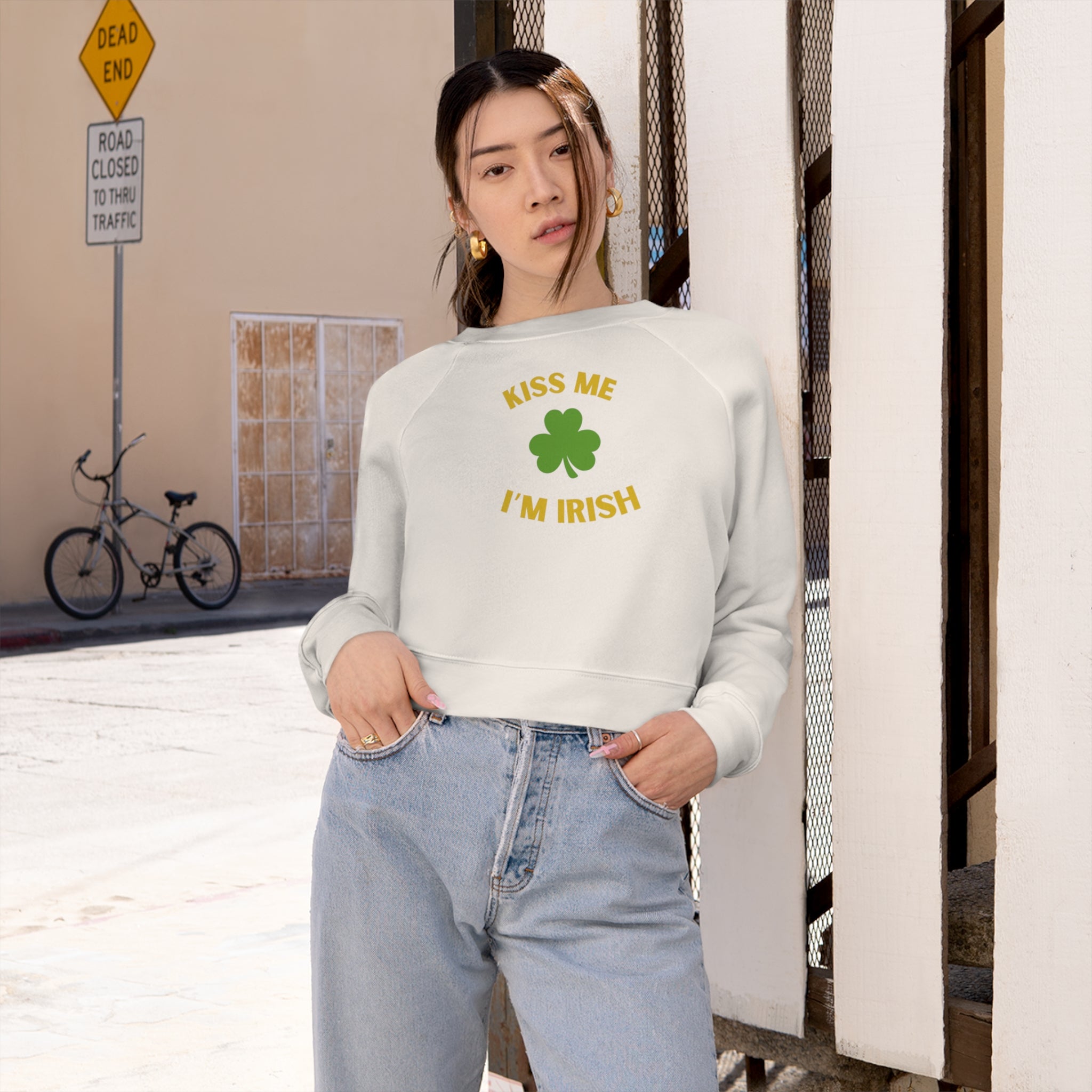 Kiss Me I'm Irish Women's Cropped Fleece Pullover