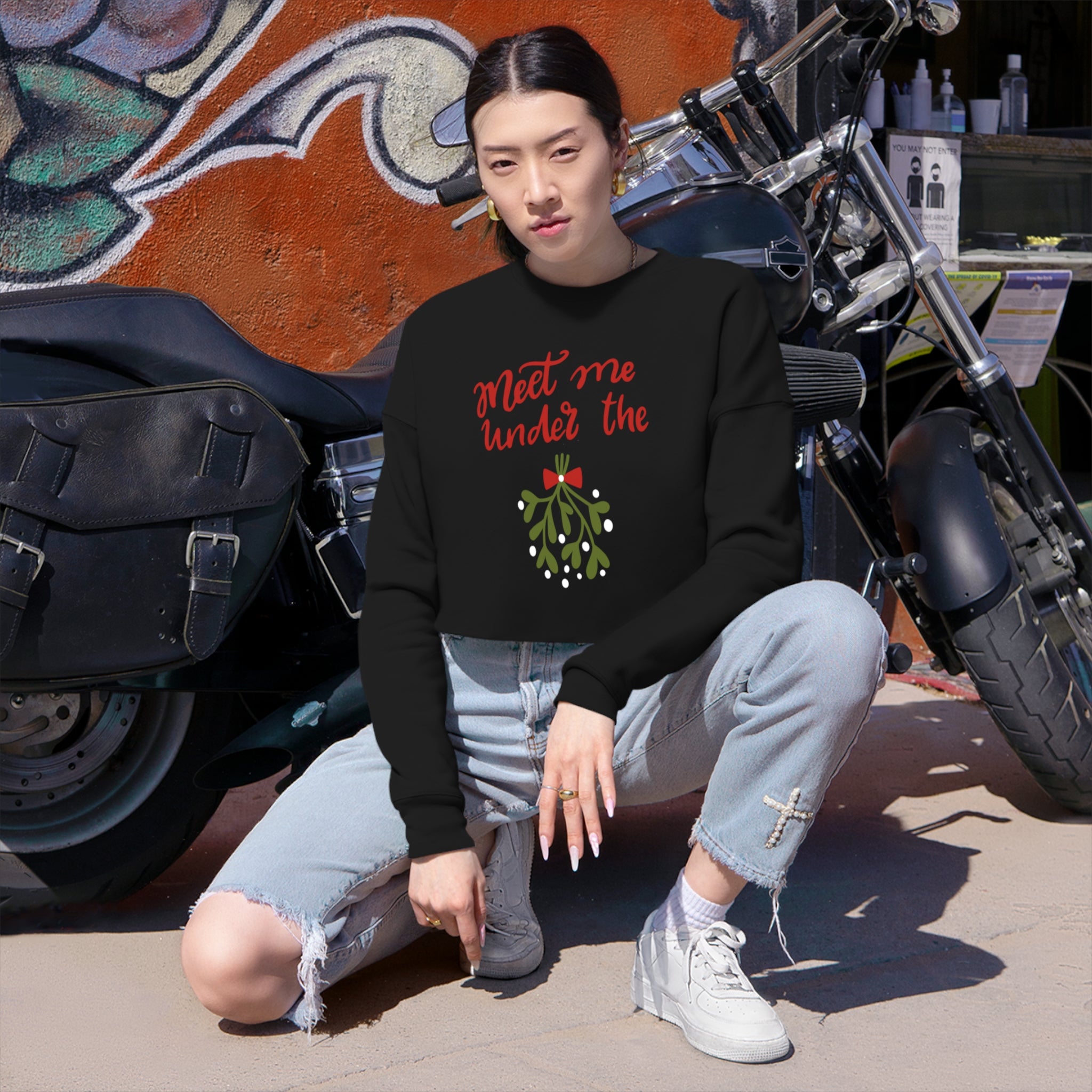 Meet Me Under The Mistletoe Women's Cropped Sweatshirt