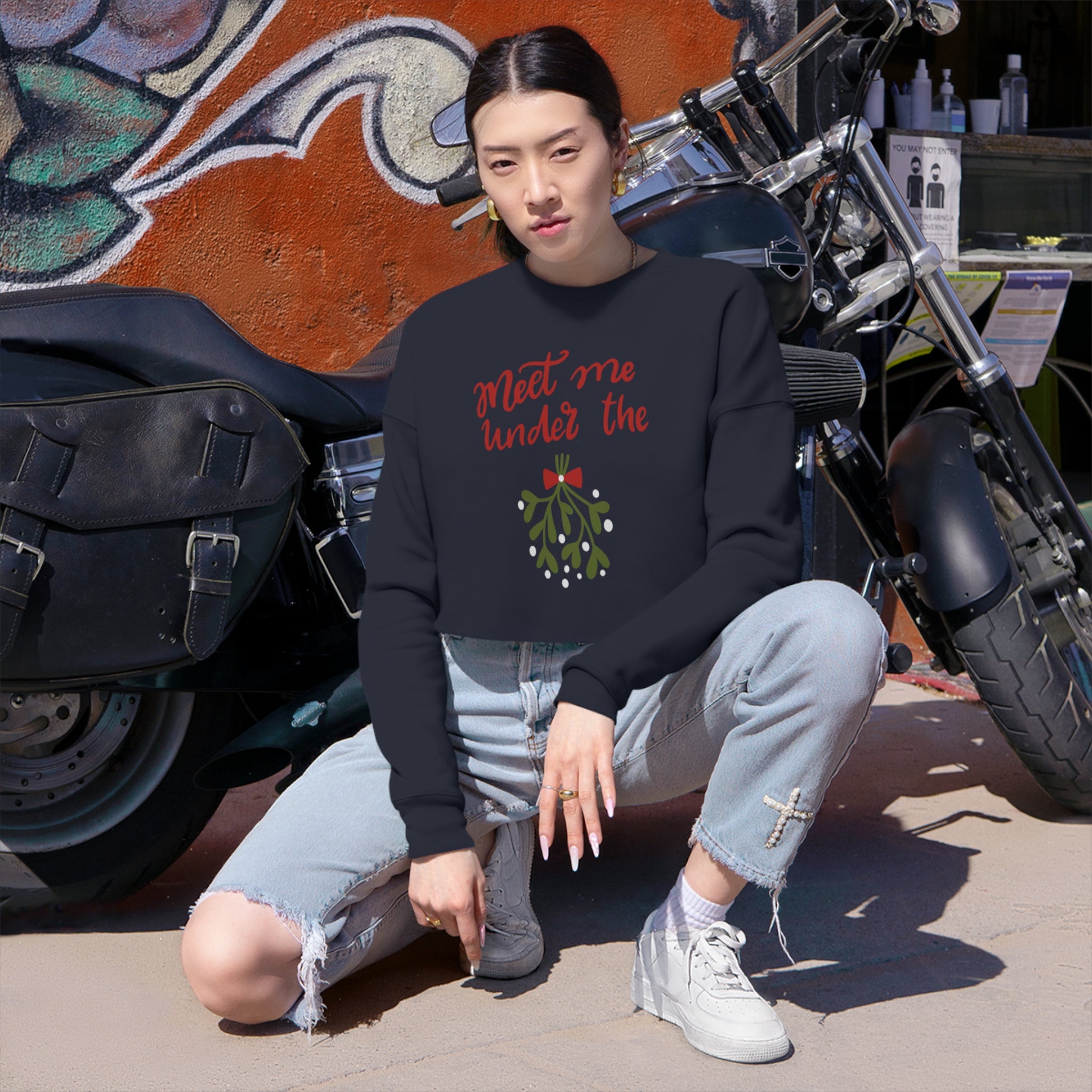 Meet Me Under The Mistletoe Women's Cropped Sweatshirt